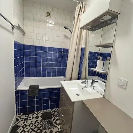 Old Town Apartment *